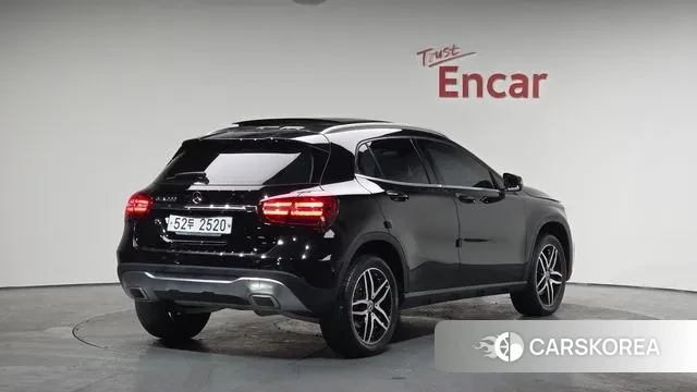 Mercedes-Benz GLA-Class X156 2019 Черный из Кореи