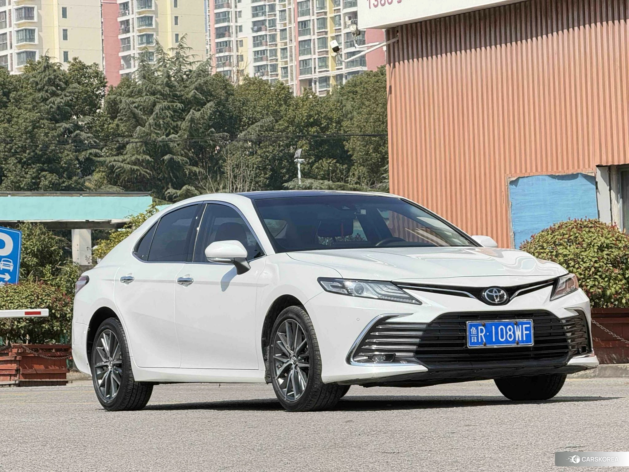 Toyota Camry 2021 Белый из Китая