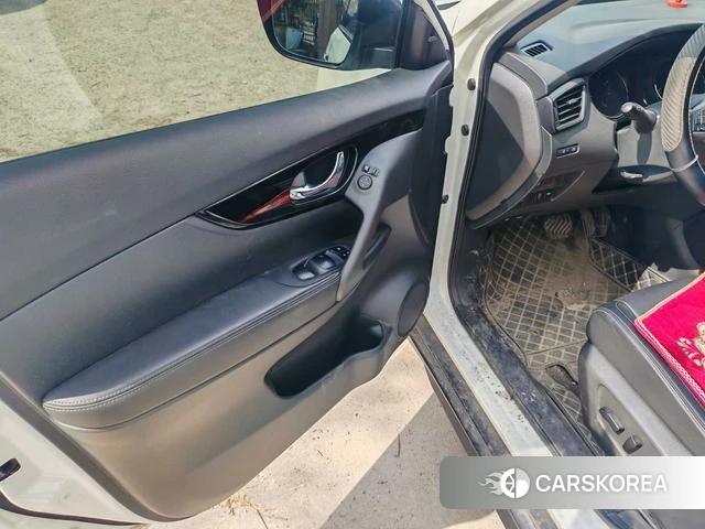 Nissan Qijun 2022 Белый из Китая