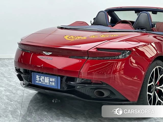 Aston Martin DB11 2018 Красный из Китая