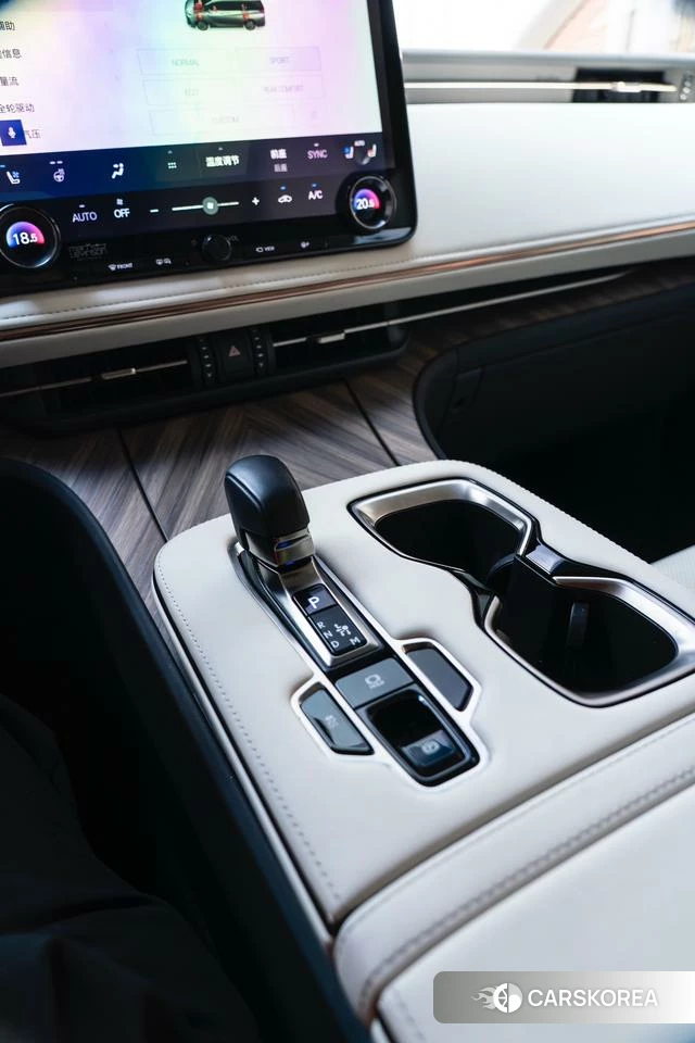 Lexus LM 2024 Белый из Китая
