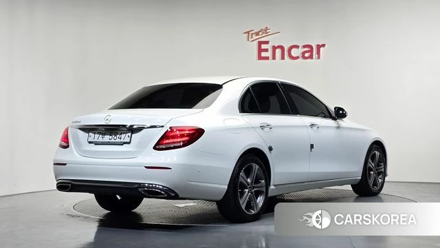 Mercedes-Benz E-Class W213 2018 Белый из Кореи