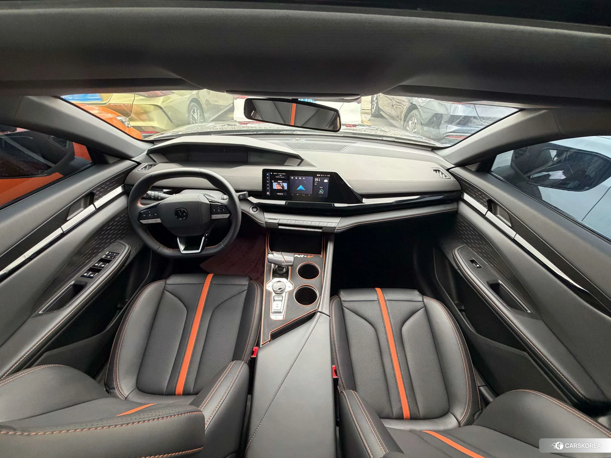 Chang'an UNI-V 2024 Белый из Китая