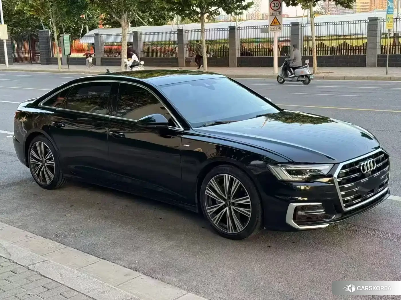 Audi A6L 2023 Черный из Китая