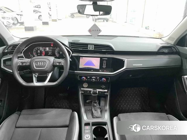 Audi Q3 2023 Черный из Китая