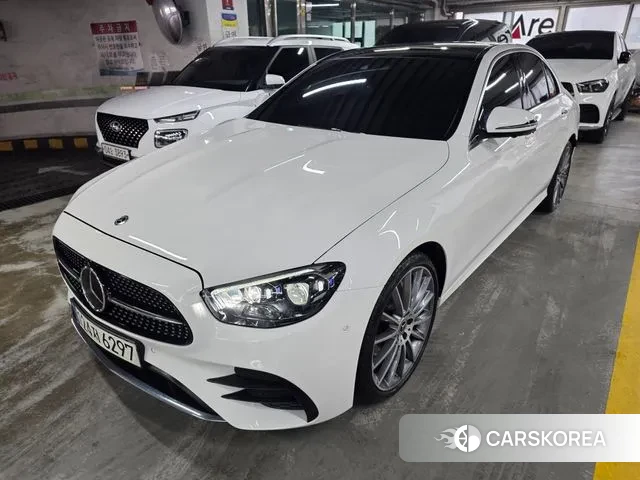 Mercedes-Benz E-Class W213 2021 Белый из Кореи