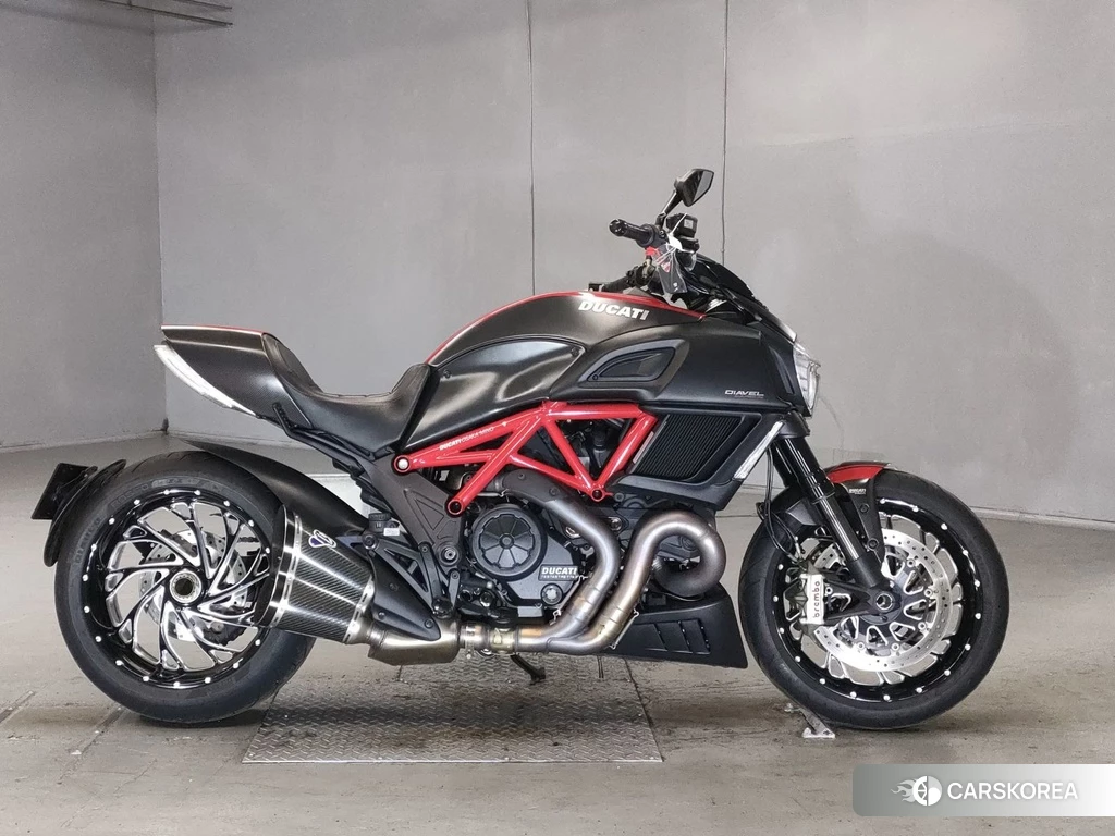 Проданный Ducati DIAVEL CARBON 2014 из Японии
