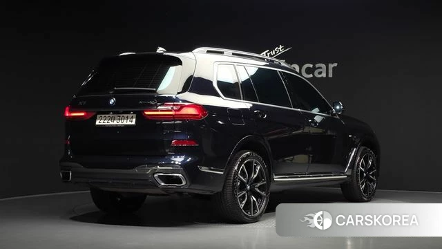 BMW X7 (G07) 2021 Черный из Кореи