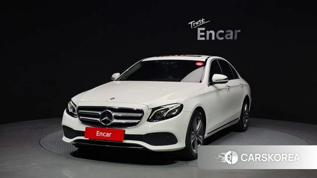 Mercedes-Benz E-Class W213 2018 Белый из Кореи