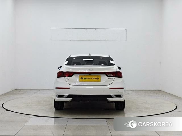 Kia K3 2023 Белый из Китая