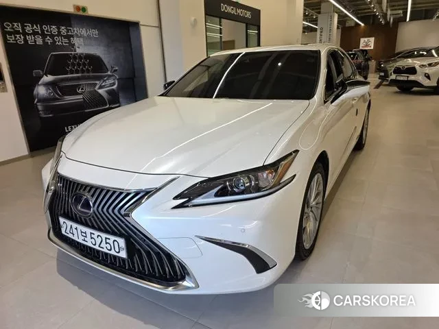 Lexus ES300h 7th generation 2020 Белый из Кореи