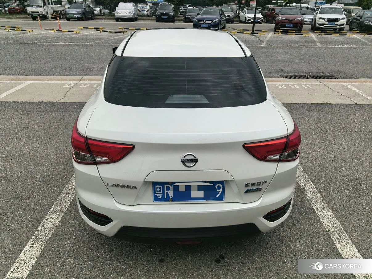 Nissan Bluebird 2020 Белый из Китая