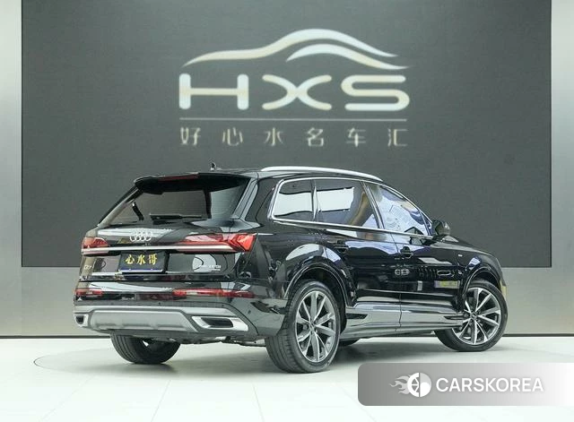 Audi Q7 2021 Черный из Китая