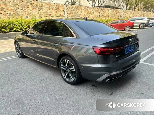 Audi A4L 2021 Темно-серый из Китая