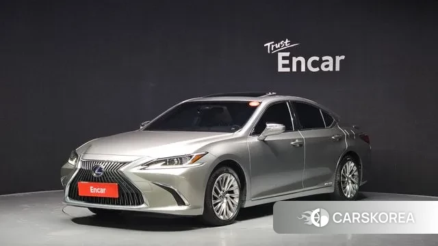 Lexus ES300h 7th generation 2019 Серебряный из Кореи