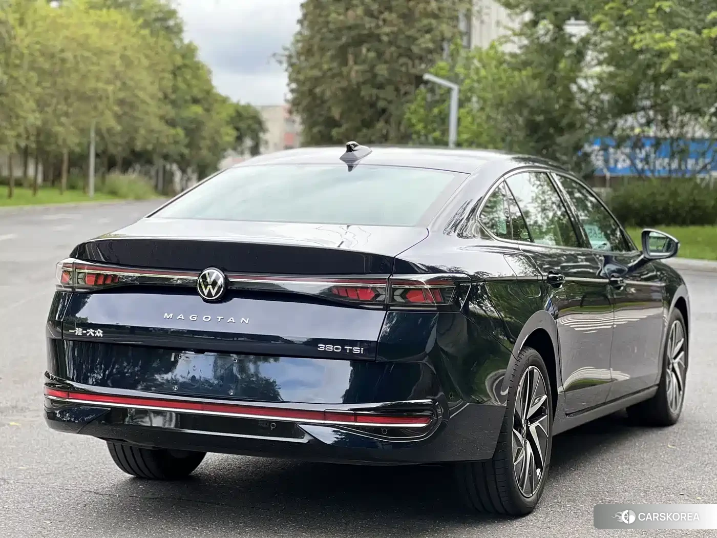 Volkswagen Magotan 2024 Синий из Китая