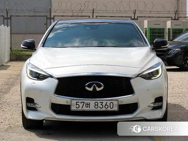 Infiniti Q30 2018 Белый из Кореи