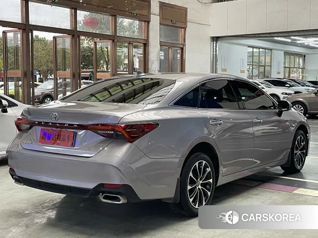 Toyota Asian dragon 2022 Серебристо-серый из Китая
