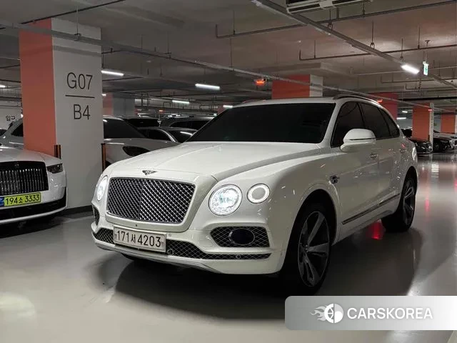 Bentley Bentayga 2018 Белый из Кореи