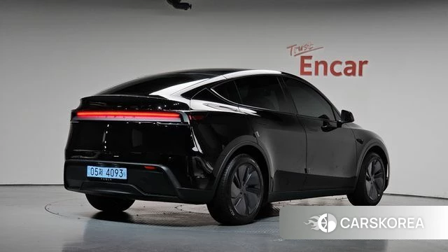 Tesla Model Y 2025 Черный из Кореи