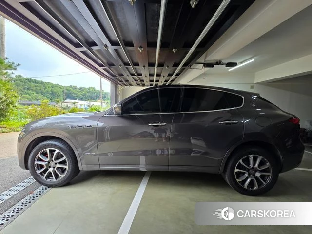 Maserati Levante 2019 Серый из Кореи