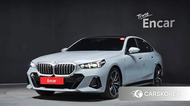 BMW 5 Series (G60) 2024 Светло-серебряный цвет из Кореи