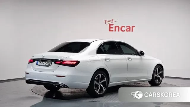 Mercedes-Benz E-Class W213 2021 Белый из Кореи