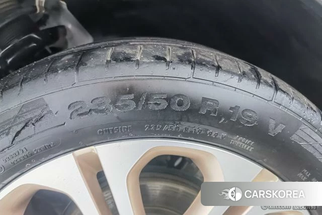 Lynk 01 2019 Белый из Китая