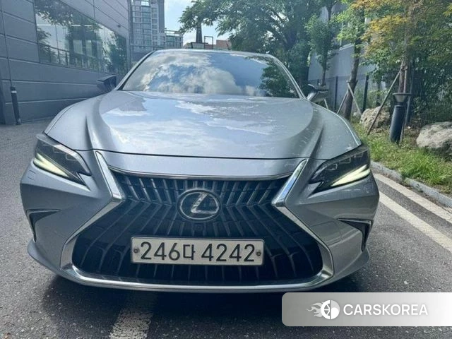 Lexus ES300h 7th generation 2023 Серый из Кореи