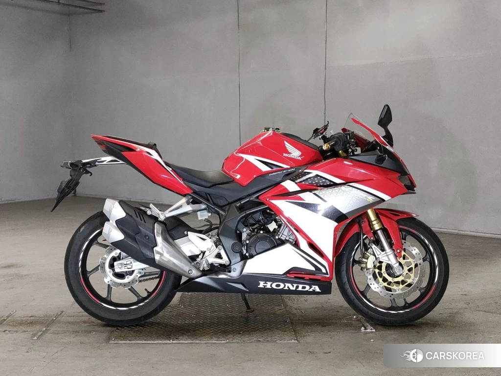 Проданный Honda CBR250RR 2017 из Японии