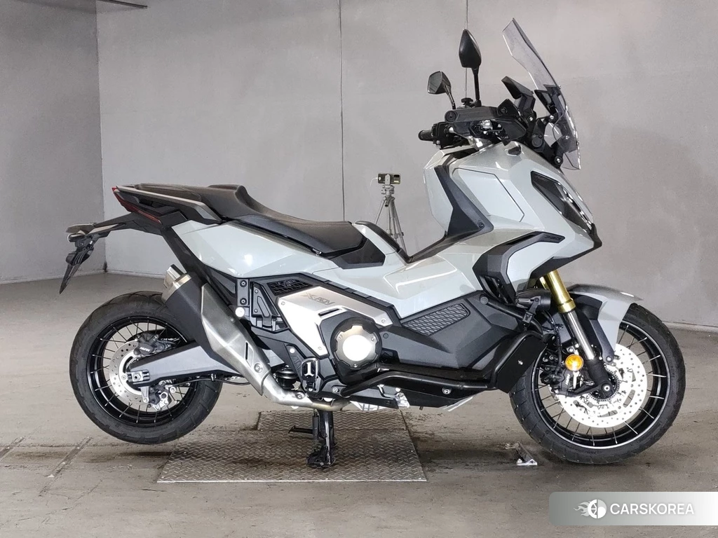 Проданный Honda X-ADV 750 2023 из Японии