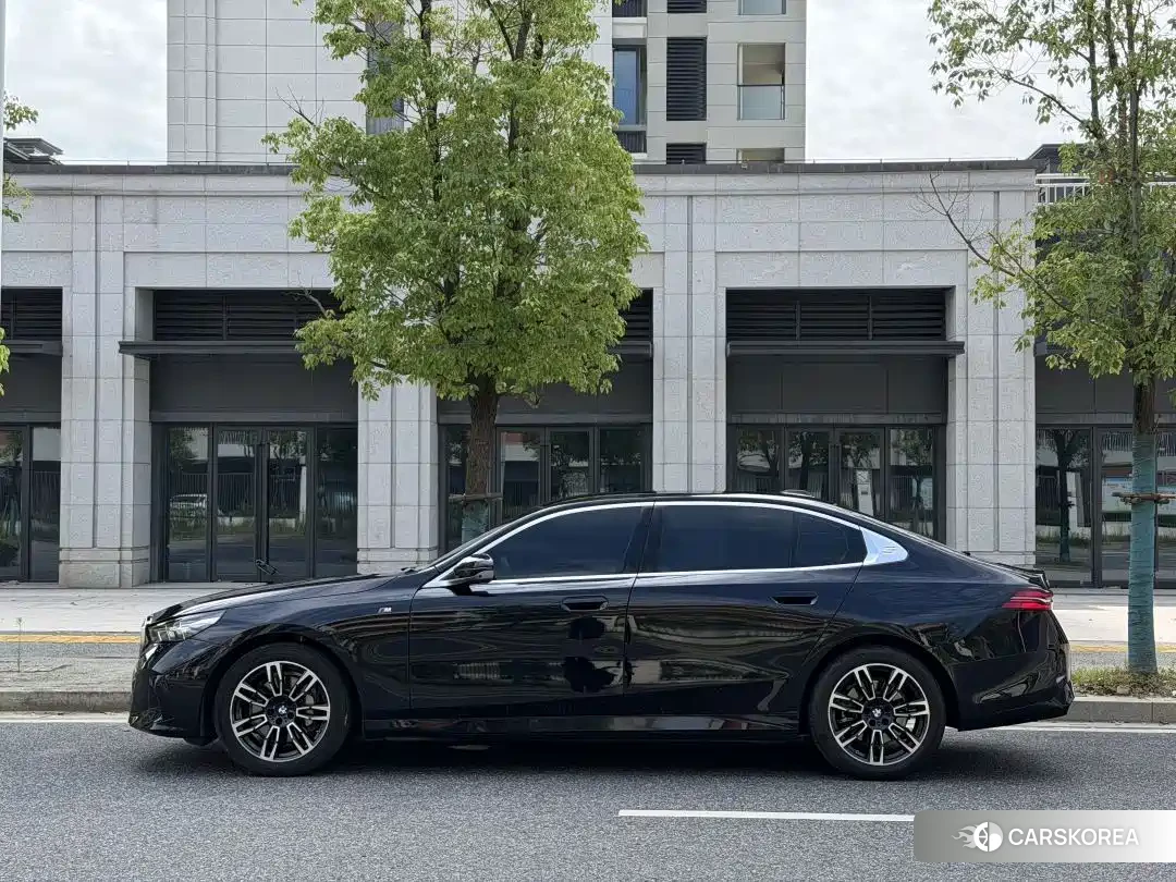 BMW 5 series 2025 Черный из Китая
