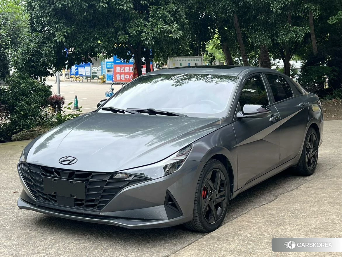 Hyundai Elantra 2022 Серебристо-серый из Китая