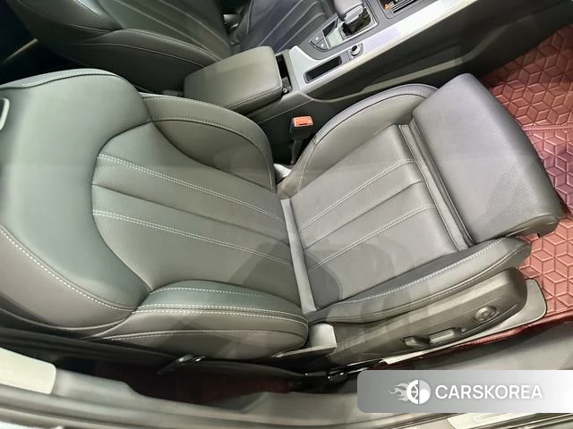 Audi A4L 2023 Темно-серый из Китая