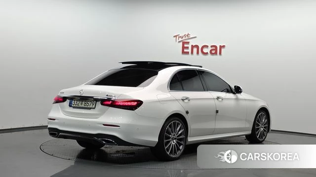 Mercedes-Benz E-Class W213 2021 Белый из Кореи