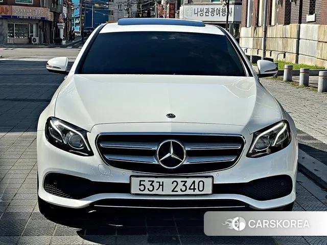 Mercedes-Benz E-Class W213 2018 Белый из Кореи