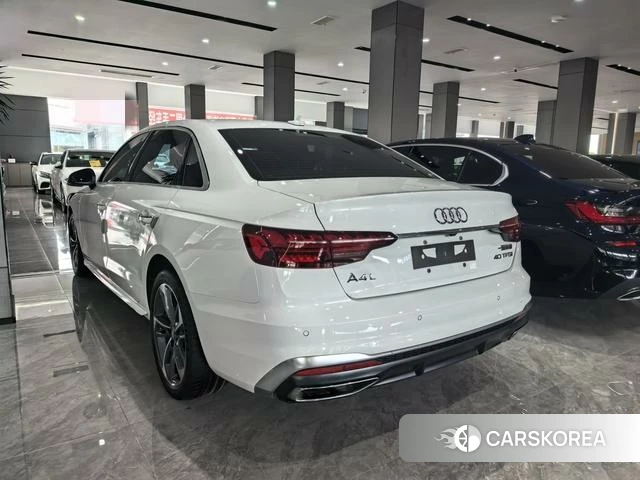 Audi A4L 2022 Белый из Китая