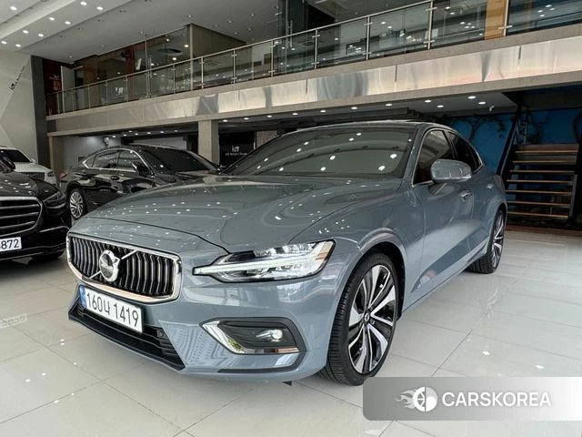 Volvo S60 3rd generation 2023 Небесно-голубой из Кореи