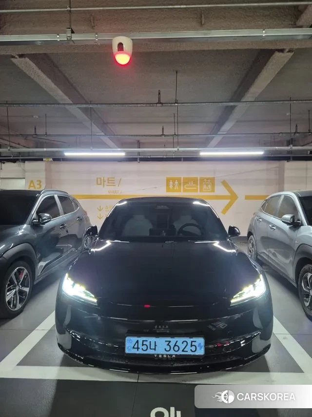 Tesla Model 3 2024 Черный из Кореи