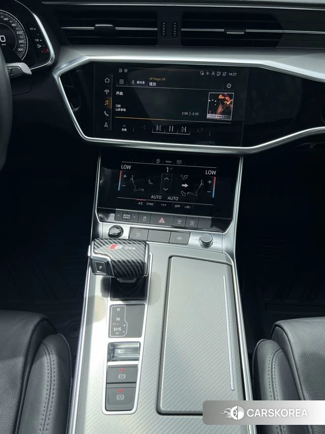 Audi A6L 2021 Черный из Китая
