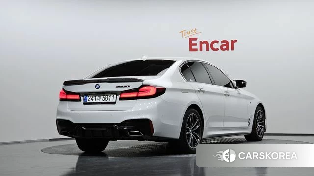 BMW 5 Series (G30) 2018 Белый из Кореи
