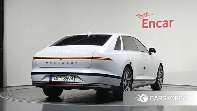 Hyundai Grandeur (GN7) 2023 Белый из Кореи