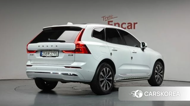 Volvo XC60 second Generation 2023 Белый из Кореи