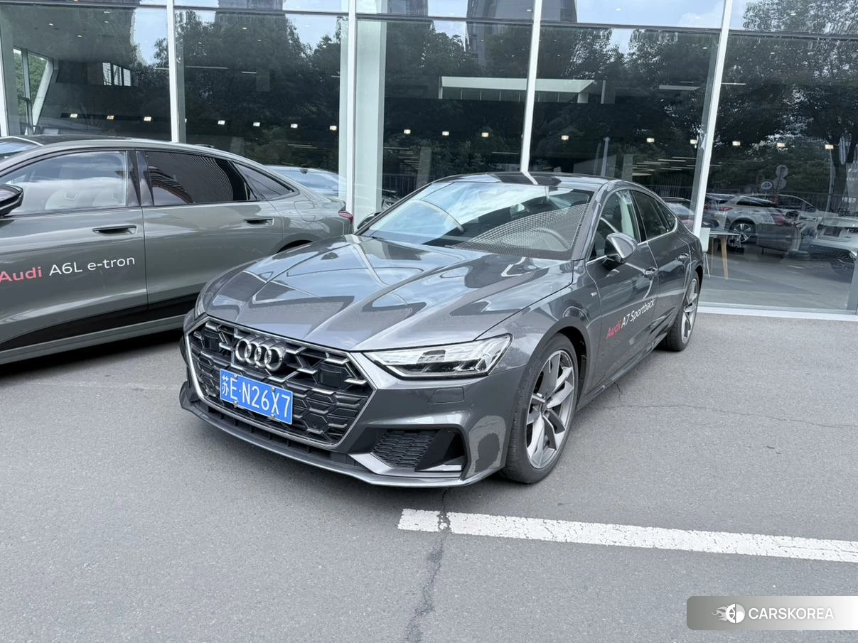 Audi A7 2023 Темно-серый из Китая