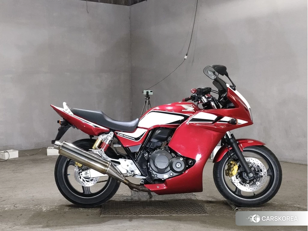 Проданный Honda CB400SF BOLDOR 2011 из Японии, фото 2