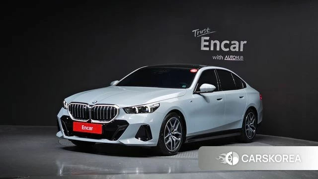 BMW 5 Series (G60) 2024 Светло-серебряный цвет из Кореи