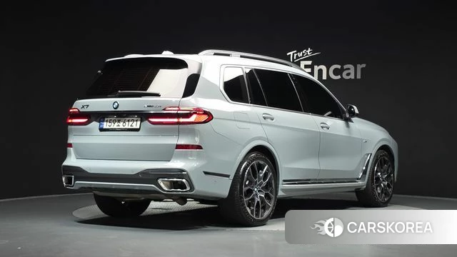 BMW X7 (G07) 2024 Цвет галактики из Кореи