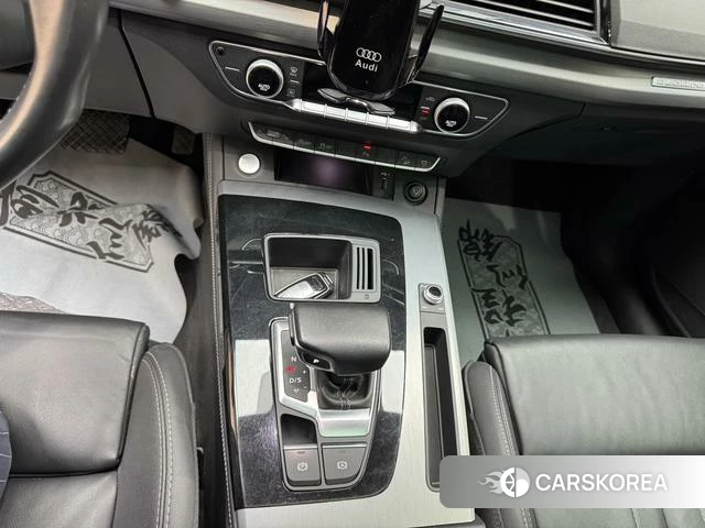 Audi Q5L Sportback 2022 Черный из Китая