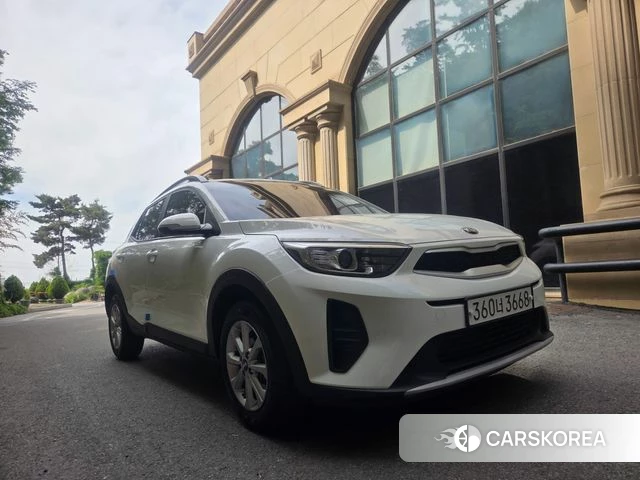Kia Stonic 2019 Белый из Кореи