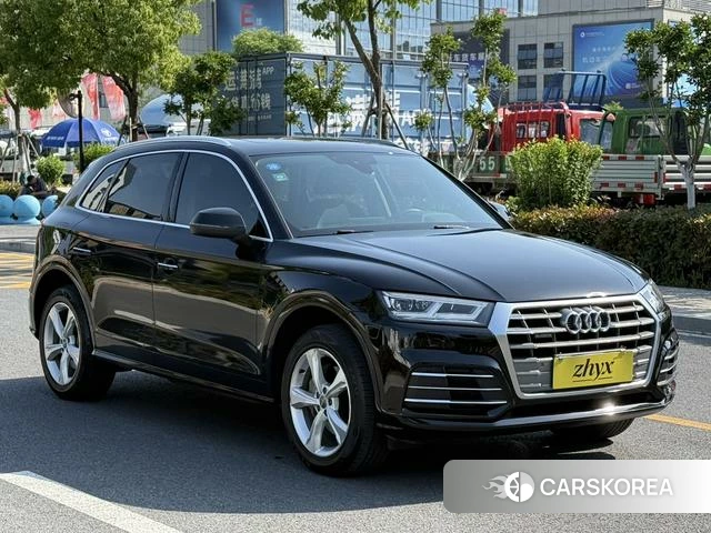 Audi Q5L 2019 Черный из Китая
